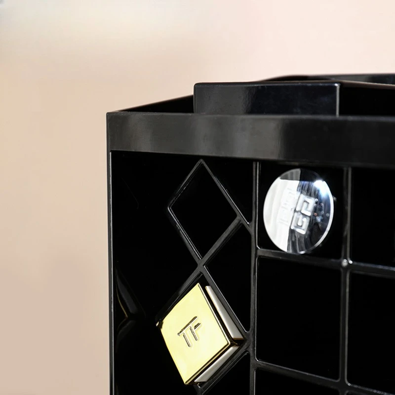 Light luxury lipstick storage  - Luxury High End Skincare recension och pris